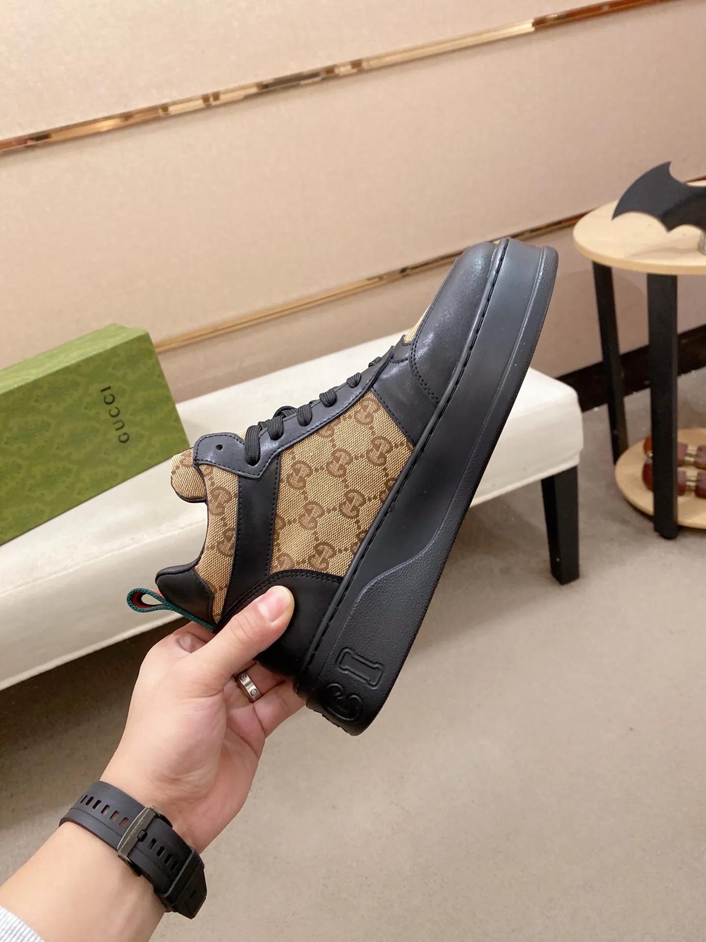 Factory price: 442💰 (GUCCI) The latest model from the official website🎁🎁Casual and fashionable men's shoes👟, hot style💥The style is simple and elegant, exclusive for trendy men. Unique official website's latest brand elements👑original Gucci decoration, fashionable and generous, the fabric is original cowhide ✅sheepskin lining, the official website specifies wear-resistant casual outsole, the classic model is taken in kind at the counter🎬38-44 (can be customized for 45 non-refundable)